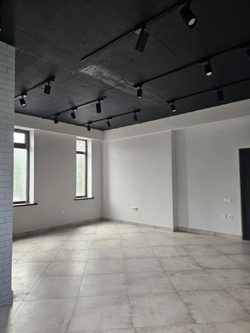 Продаю Офис 33 м², С ремонтом, Без мебели, Многоэтажное здание, 3 этаж Бишкек - сүрөт 1