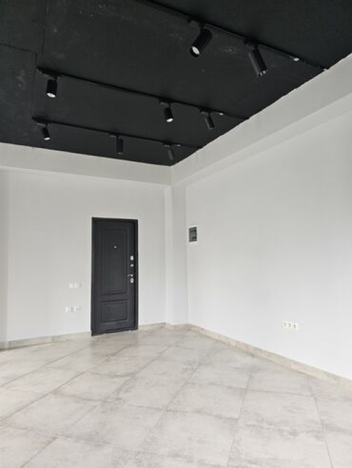 Продаю Офис 33 м², С ремонтом, Без мебели, Многоэтажное здание, 3 этаж Бишкек - сүрөт 3