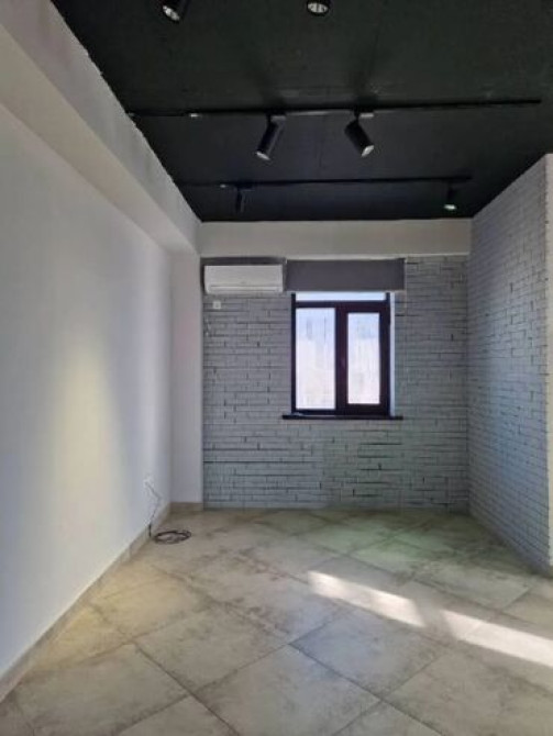 Продаю Офис 33 м², С ремонтом, Без мебели, Многоэтажное здание, 3 этаж Бишкек - сүрөт 4