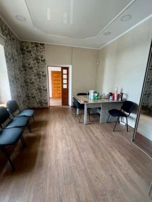 Продаю Офис 46 м², С ремонтом, Без мебели, Многоэтажное здание, 1 этаж Бишкек - сүрөт 5