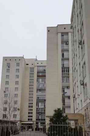 Продаю Офис 94 м², Без ремонта, Многоэтажное здание, 1 этаж Бишкек