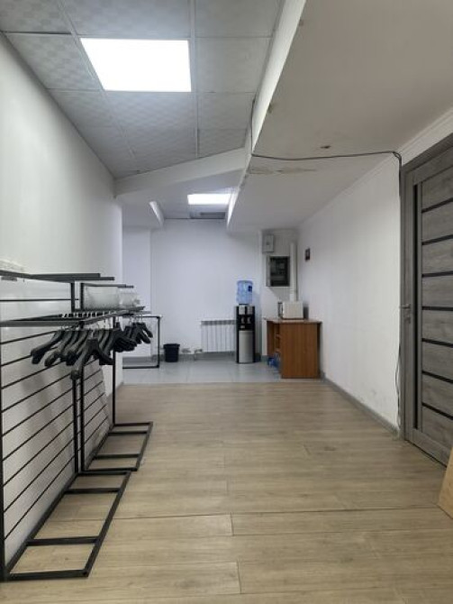 Продаю Офис 152 м², С ремонтом, Без мебели, Многоэтажное здание, 1 этаж Бишкек - сүрөт 6