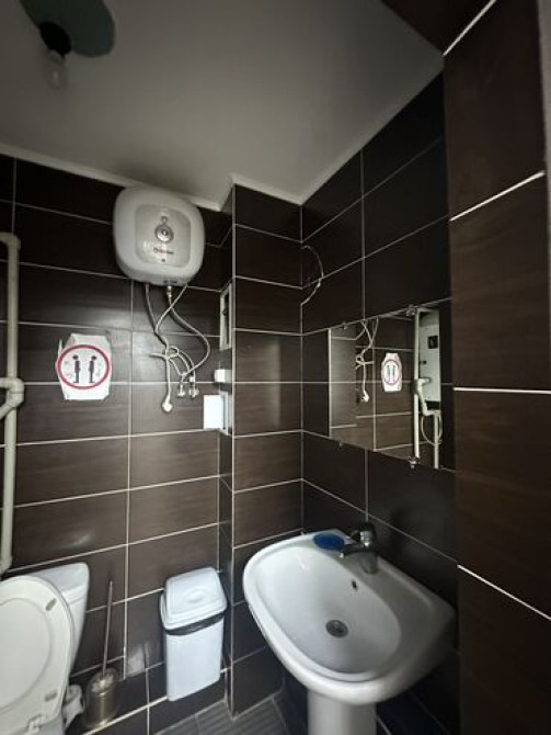 Продаю Офис 152 м², С ремонтом, Без мебели, Многоэтажное здание, 1 этаж Бишкек - сүрөт 3