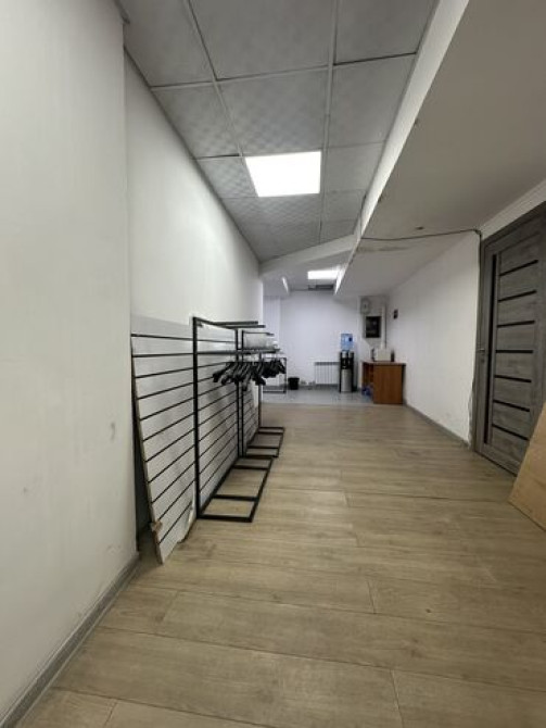 Продаю Офис 152 м², С ремонтом, Без мебели, Многоэтажное здание, 1 этаж Бишкек - сүрөт 5