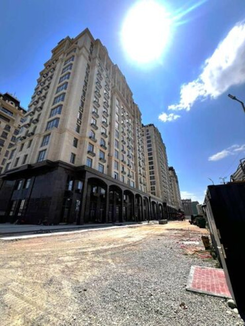 Продаю Офис 162 м², Без ремонта, Без мебели, Многоэтажное здание, 1 этаж Бишкек - сүрөт 1