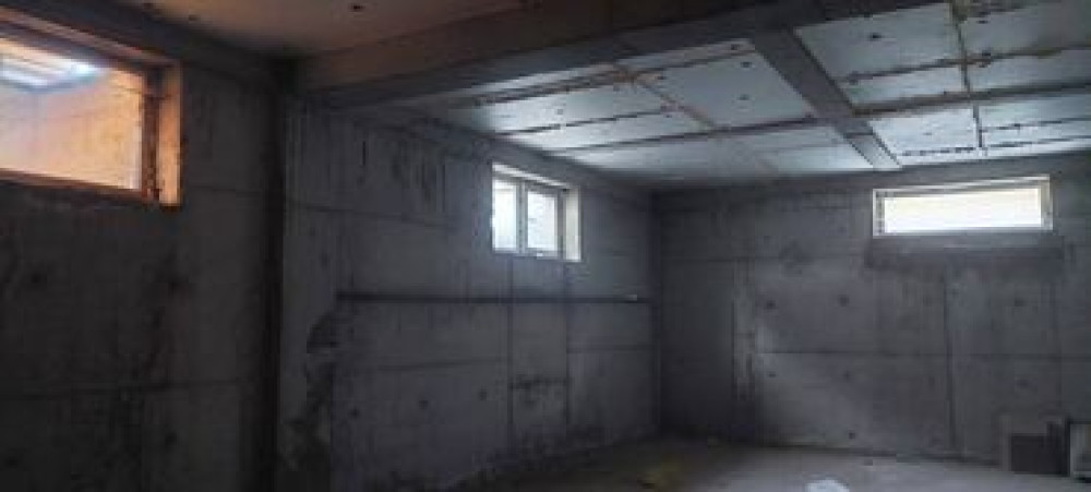 Продаю Офис 203 м², Без ремонта, Многоэтажное здание, Цокольный этаж этаж Бишкек - сүрөт 3