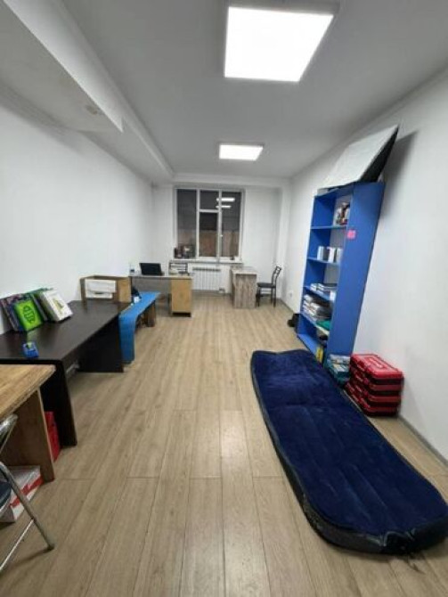 Продаю Офис 150 м², С ремонтом, Многоэтажное здание, Цокольный этаж этаж Бишкек - сүрөт 2
