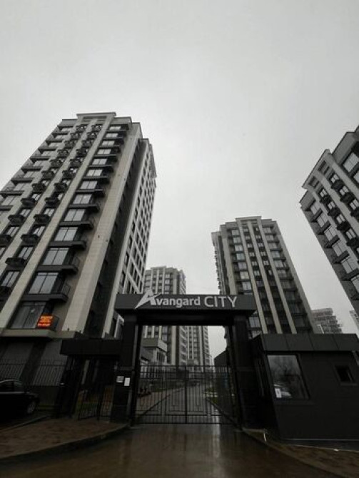 Продаю Офис 162 м², Без ремонта, Без мебели, Многоэтажное здание, 1 этаж Бишкек - сүрөт 1