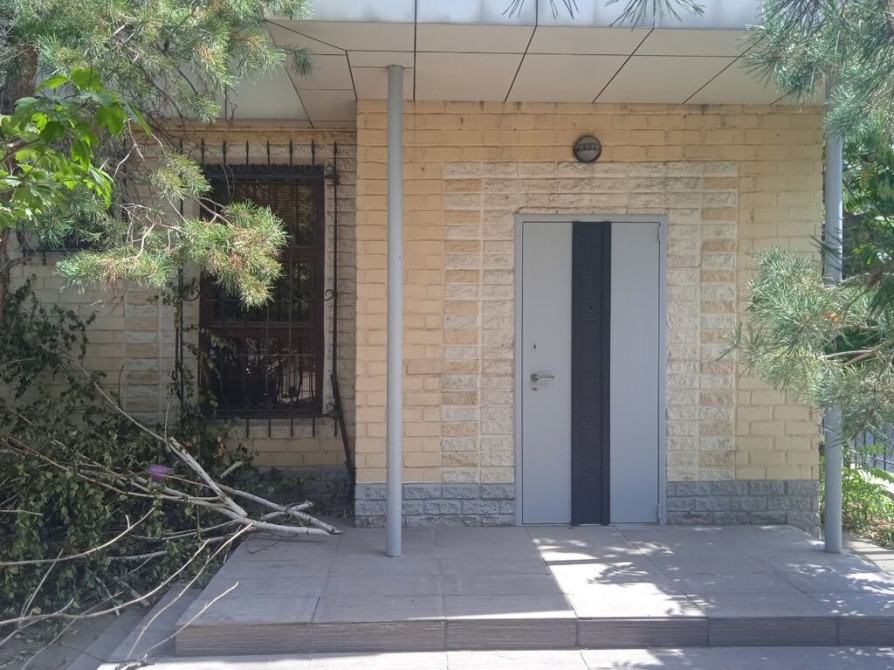 Продаю Офис 100 м², С ремонтом, Частный дом, 1 этаж Бишкек - сүрөт 1