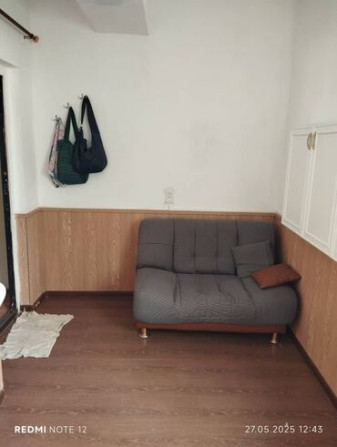 Продаю Офис 9 м², Без ремонта, С мебелью, Административное здание, 2 этаж Бишкек - сүрөт 2