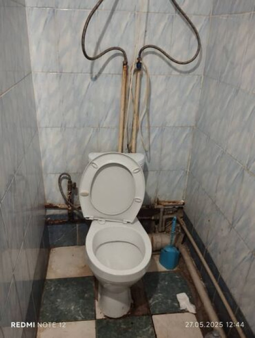 Продаю Офис 9 м², Без ремонта, С мебелью, Административное здание, 2 этаж Бишкек - сүрөт 5