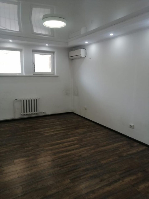 Продаю Офис 53 м², С ремонтом, Без мебели, Многоэтажное здание, 1 этаж Бишкек - сүрөт 1
