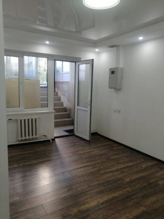 Продаю Офис 53 м², С ремонтом, Без мебели, Многоэтажное здание, 1 этаж Бишкек - изображение 1