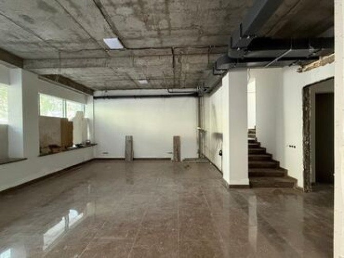 Продаю Офис 270 м², Без ремонта, Без мебели, Многоэтажное здание, 1 этаж Бишкек - сүрөт 7