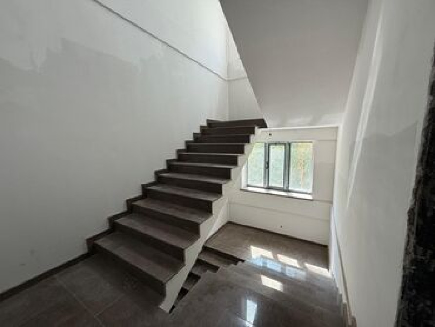 Продаю Офис 270 м², Без ремонта, Без мебели, Многоэтажное здание, 1 этаж Бишкек - сүрөт 8