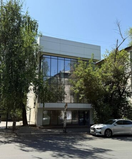 Продаю Офис 270 м², Без ремонта, Без мебели, Многоэтажное здание, 1 этаж Бишкек - сүрөт 1