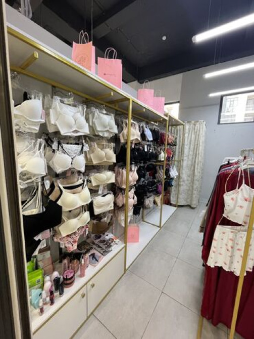 Продаю Бутик В торговом центре, 14 м², 2 этаж Бишкек - сүрөт 3