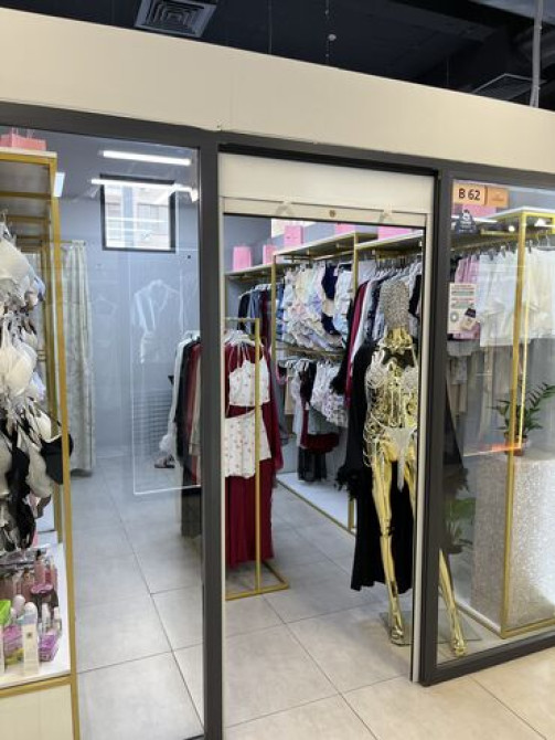 Продаю Бутик В торговом центре, 14 м², 2 этаж Бишкек - сүрөт 1