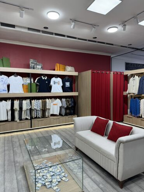 Продаю Бутик В торговом центре, 47 м², 3 этаж Бишкек - сүрөт 1