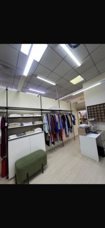 Продаю Бутик В торговом центре, 27 м², 3 этаж Бишкек - изображение 2