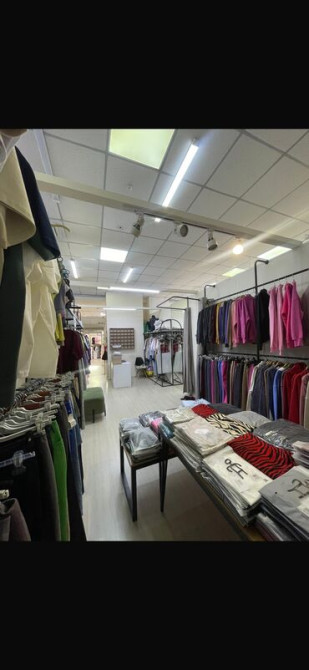 Продаю Бутик В торговом центре, 27 м², 3 этаж Бишкек - сүрөт 1