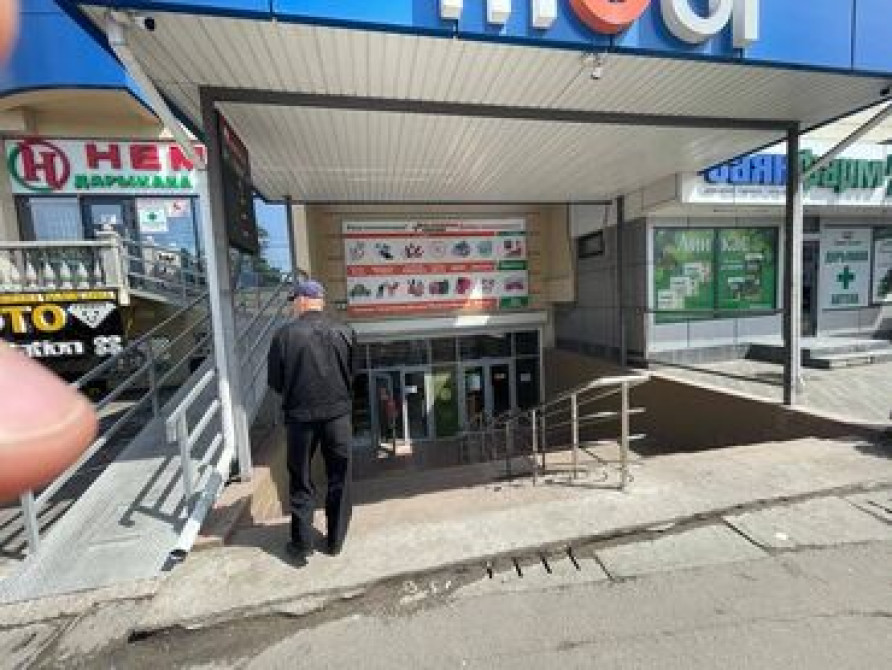 Продаю Бутик В торговом центре, 40 м², Цокольный этаж этаж Бишкек - сүрөт 2