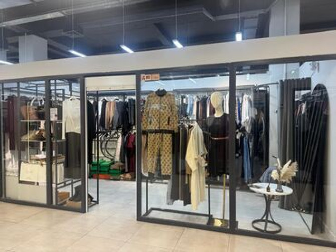 Продаю Бутик В торговом центре, 13 м², 3 этаж Бишкек - сүрөт 2