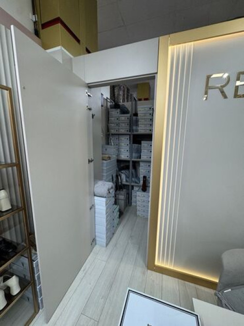 Продаю Бутик В торговом центре, 22 м², 1 этаж Бишкек - сүрөт 4