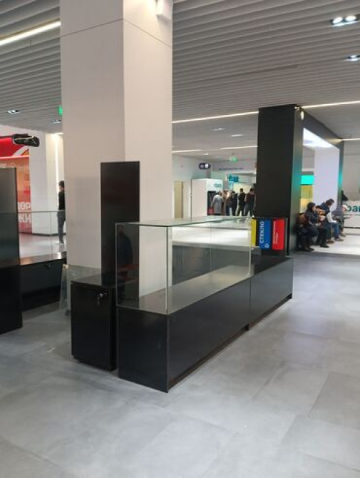 Продаю островок 3х3метра цвет черный глянец две витрины по 1,5 метра Bishkek - photo 2