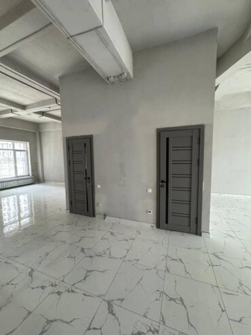 Срочно продаётся коммерческое помещение на 1ом этаже жилого комплекса Бишкек - сүрөт 1