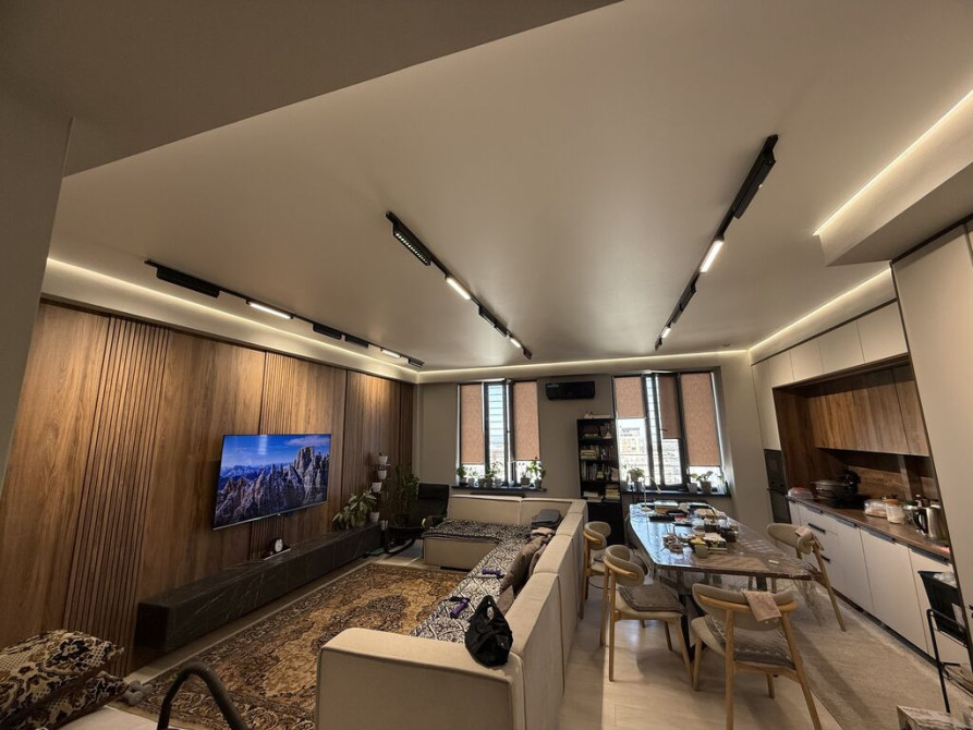 3 комнаты, 111 м², Элитка, 12 этаж, Дизайнерский ремонт Бишкек - изображение 1