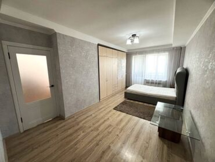 1 комната, 40 м², Индивидуалка, 10 этаж, Евроремонт Бишкек - сүрөт 3