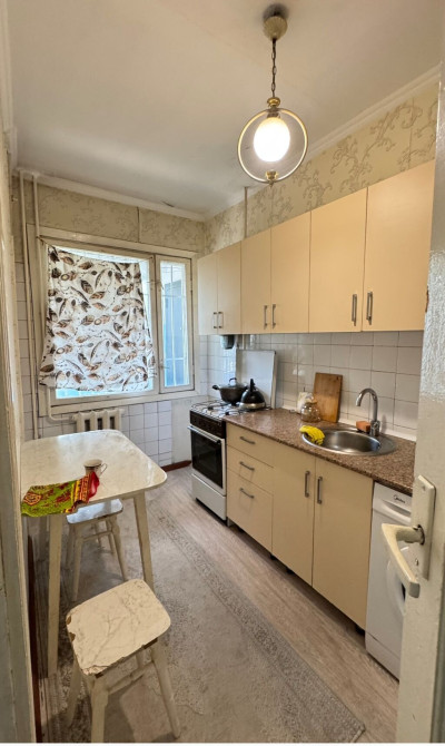 2 комнаты, 47 м², Индивидуалка, 3 этаж, Косметический ремонт Бишкек - изображение 1