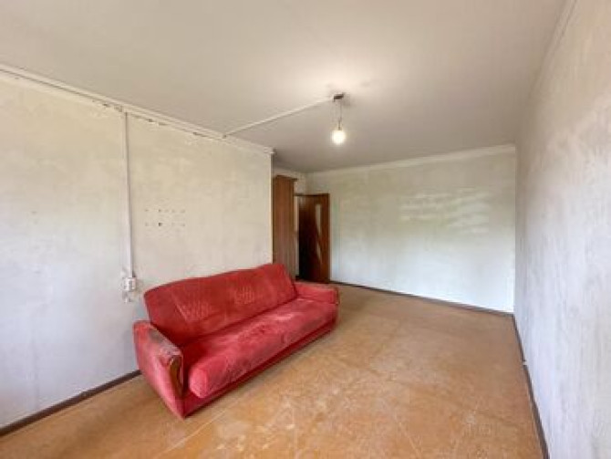 2 комнаты, 41 м², Индивидуалка, 1 этаж, Старый ремонт Бишкек - изображение 2