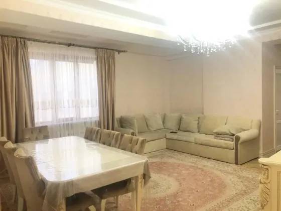 Продаю 3х комнатную квартиру в центре города, район: Вефа Бишкек