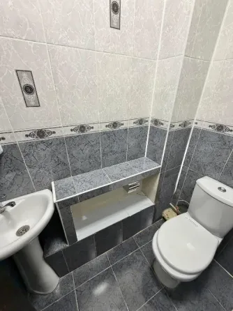 Продаю 2-комн. квартиру 105 серии в 10 микрорайоне Бишкек