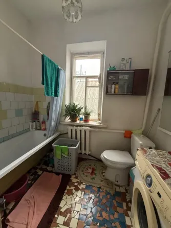 Продаю добротный дом в районе Коммунаров - участок 4.72сотки, 16.3х28 - общая площадь дома 62.7м2 - Бишкек