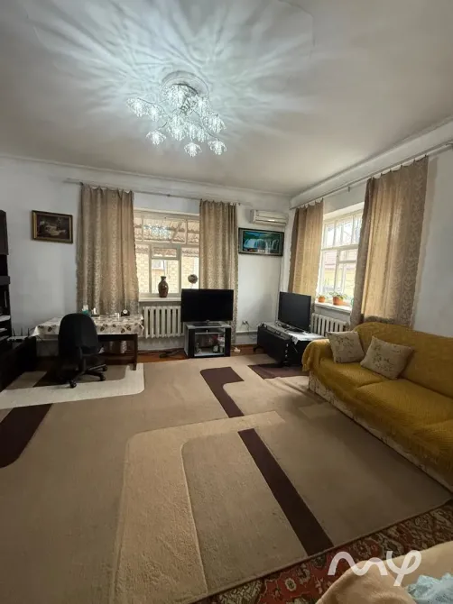 Продаю добротный дом в районе Коммунаров - участок 4.72сотки, 16.3х28 - общая площадь дома 62.7м2 - Бишкек - изображение 1