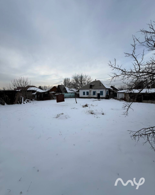 Продам дом с участком , район 110-квартал Бишкек - изображение 1