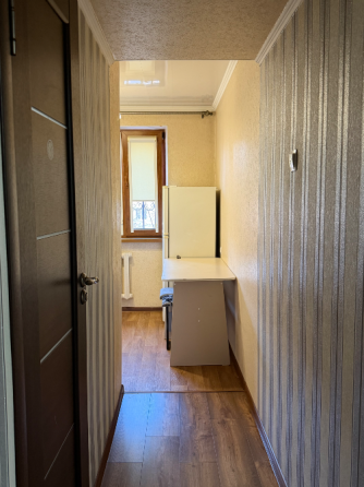 Срочно продается в 6 мкр возле ореховой рощи 2-х комнатная квартира 104 серии Бишкек