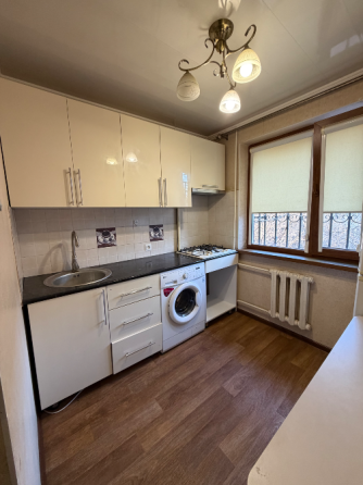 Срочно продается в 6 мкр возле ореховой рощи 2-х комнатная квартира 104 серии Бишкек