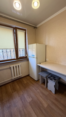 Срочно продается в 6 мкр возле ореховой рощи 2-х комнатная квартира 104 серии Бишкек