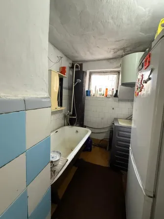 Продаю часть жилого дома - участок 4.2сотки, 14х32, угловой, Бакаева Bishkek