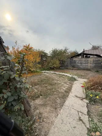 Продаю часть жилого дома - участок 4.2сотки, 14х32, угловой, Бакаева Bishkek