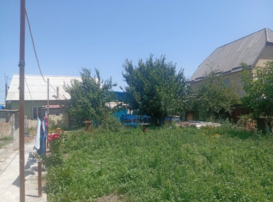 Продам дом с большим участком и с садом имеется навес на 4 машины дом находится в с.Новопавловка Бишкек