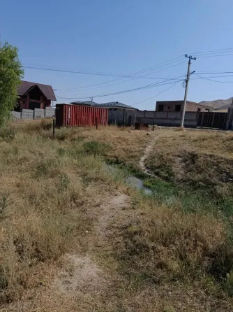 Продается ровный земельный участок 10 соток правильной прямоугольной формы (25×40 м) Бишкек
