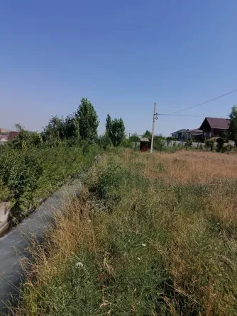Продается ровный земельный участок 10 соток правильной прямоугольной формы (25×40 м) Бишкек