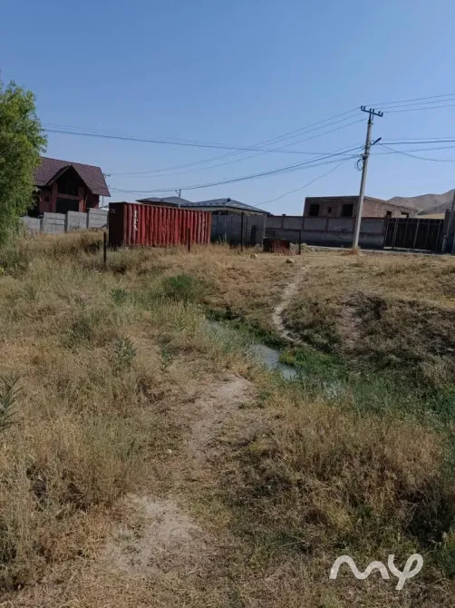 Продается ровный земельный участок 10 соток правильной прямоугольной формы (25×40 м) Бишкек - изображение 1