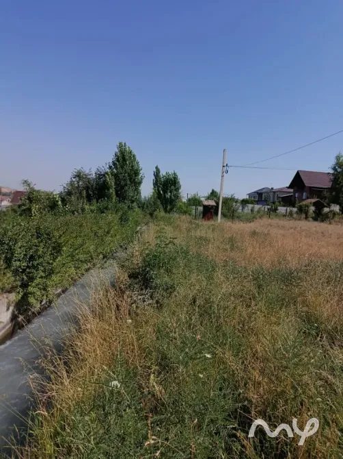 Продается ровный земельный участок 10 соток правильной прямоугольной формы (25×40 м) Бишкек - изображение 6