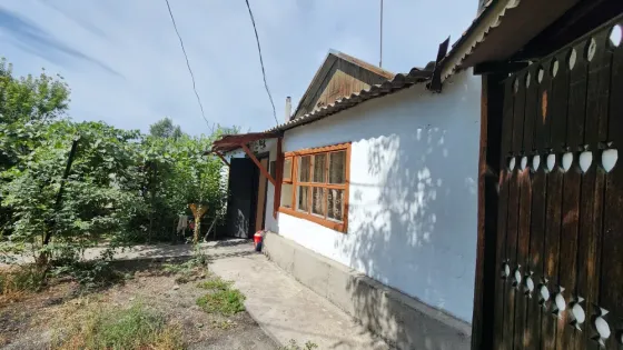 Уютная квартира барачного типа в развитом районе Ж.Жолу-Лермонтова Бишкек